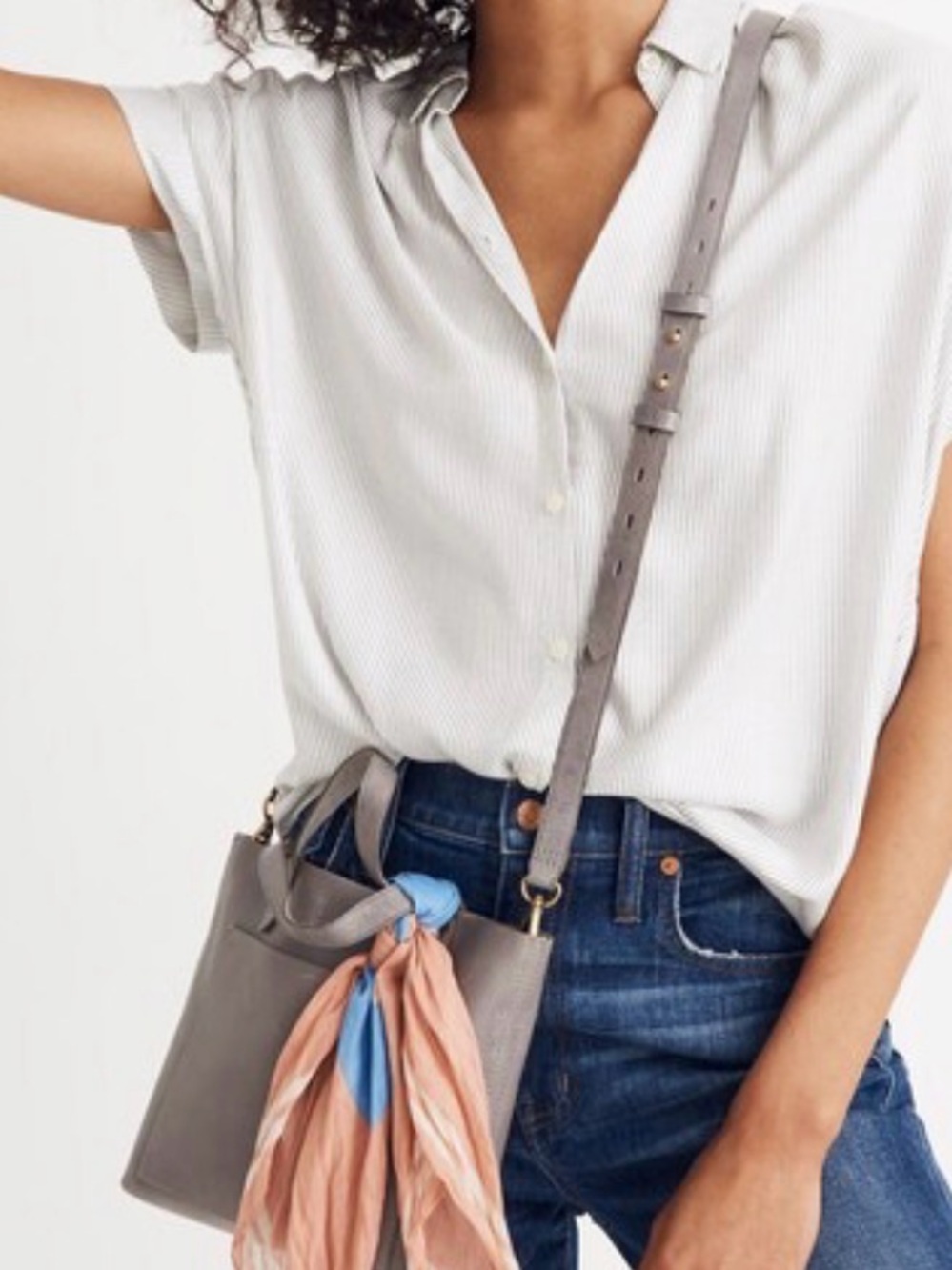 Madewell Women’s Central Shirt
Luis Stripe
Size Medium - Picture 3 of 6